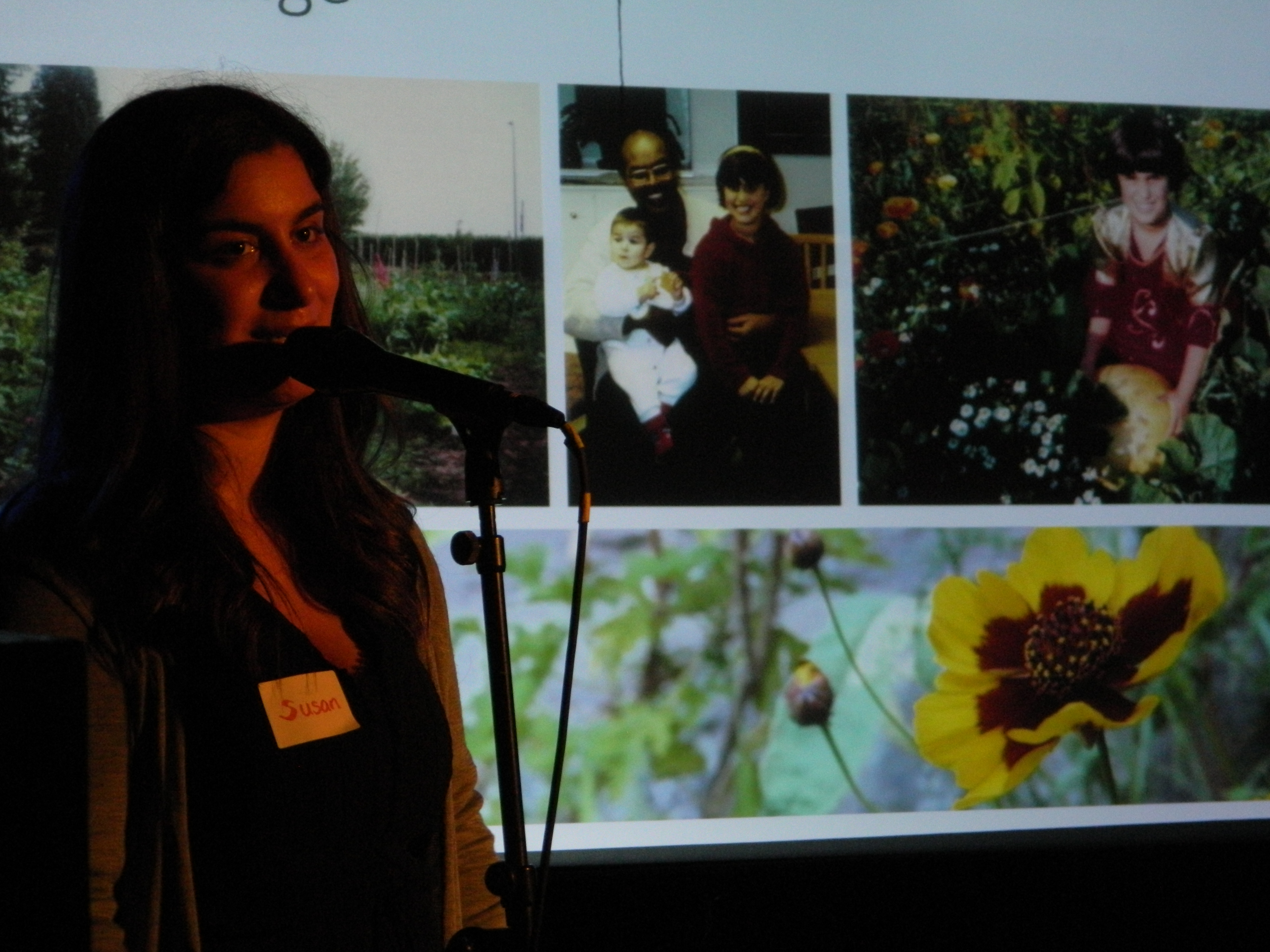 Susan Abid trägt vor ©Fazel