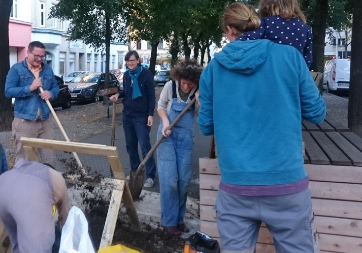 Kompostgruppe bei der Ernte